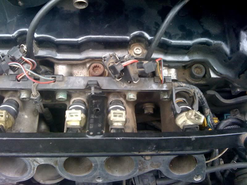 weird issue, fuel rail bent and injector wont seat.... VW Vortex Volkswagen Forum