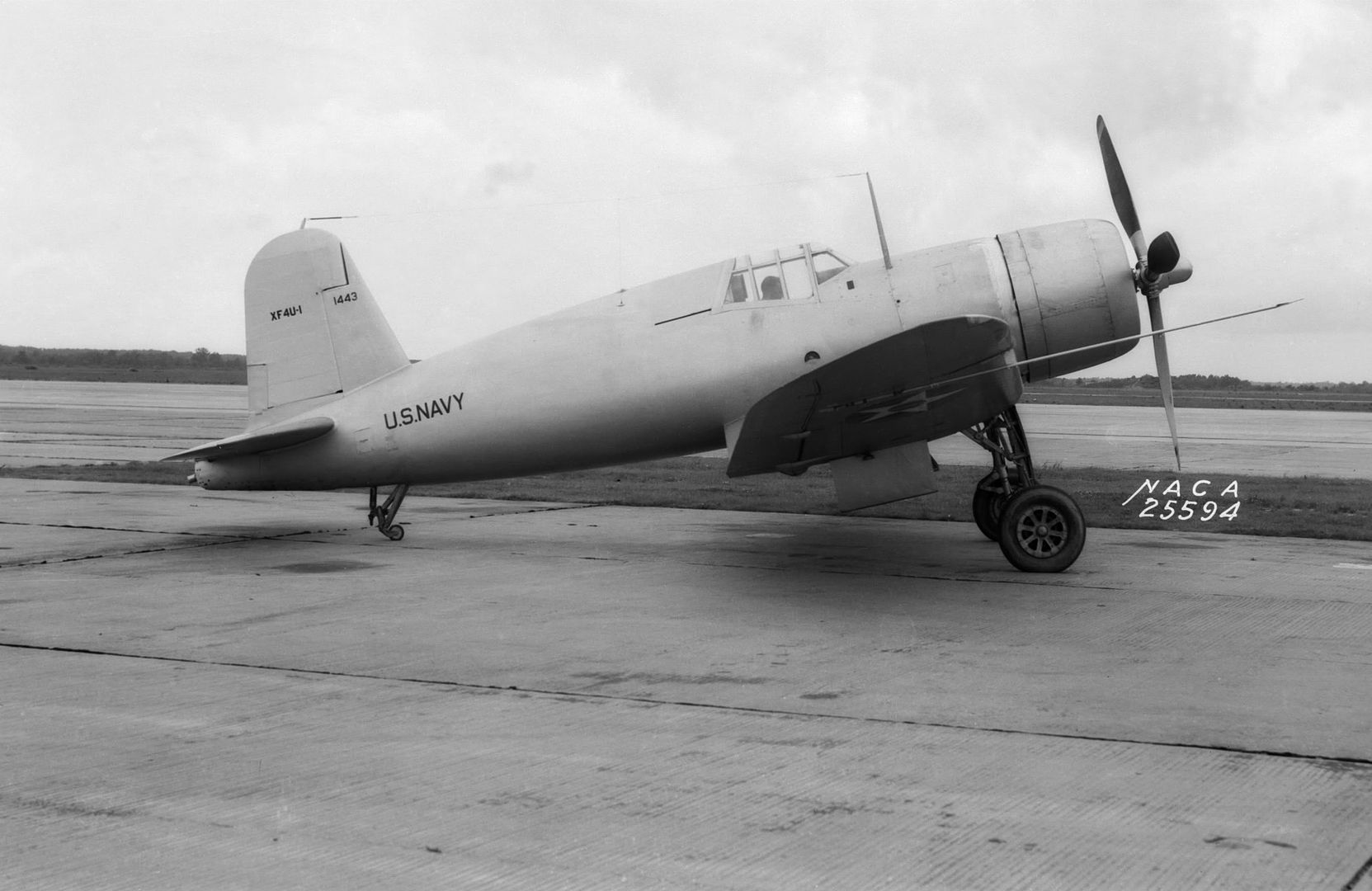 XF4U-1_NACA_1940.jpg