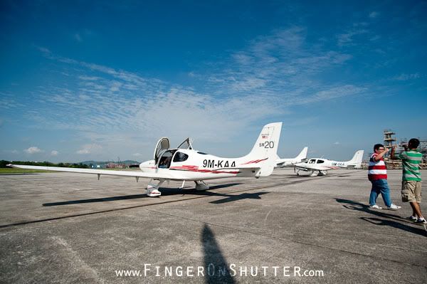 http://i575.photobucket.com/albums/ss200/shutterfingers/MISC/Cirrus%20Flight/7d59b89e.jpg?t=1287042777