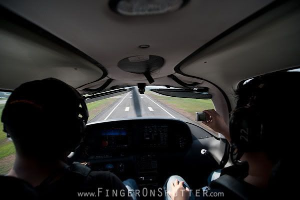 http://i575.photobucket.com/albums/ss200/shutterfingers/MISC/Cirrus%20Flight/e6dc65c8.jpg?t=1287046481