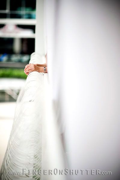 http://i575.photobucket.com/albums/ss200/shutterfingers/Model%20Photoshoot/Minna%20Hoong/24b159fe.jpg?t=1286160943
