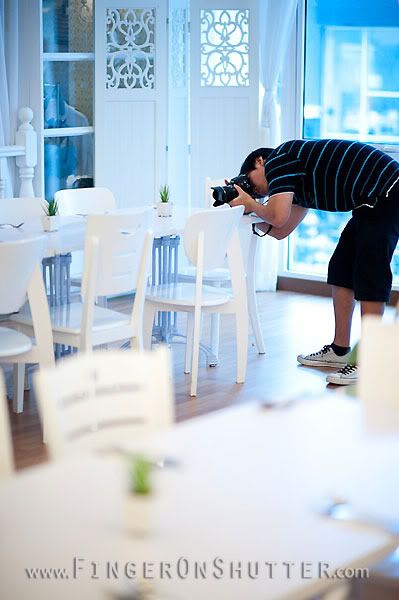 http://i575.photobucket.com/albums/ss200/shutterfingers/Model%20Photoshoot/Minna%20Hoong/a57f2f69.jpg?t=1286165316