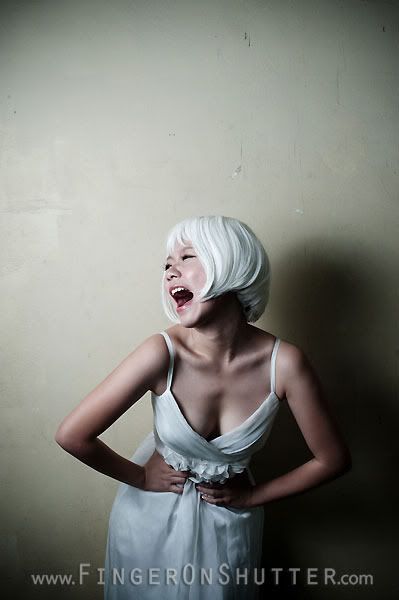 http://i575.photobucket.com/albums/ss200/shutterfingers/Model%20Photoshoot/Nicole%20Mok/Model%20Photos/0940c46b.jpg?t=1274872909