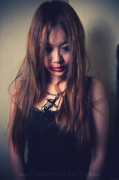 http://i575.photobucket.com/albums/ss200/shutterfingers/Model%20Photoshoot/Nicole%20Mok/Model%20Photos/5f79aaa1.jpg?t=1276058145