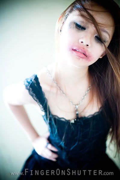 http://i575.photobucket.com/albums/ss200/shutterfingers/Model%20Photoshoot/Nicole%20Mok/Model%20Photos/a55de45c.jpg?t=1276057897