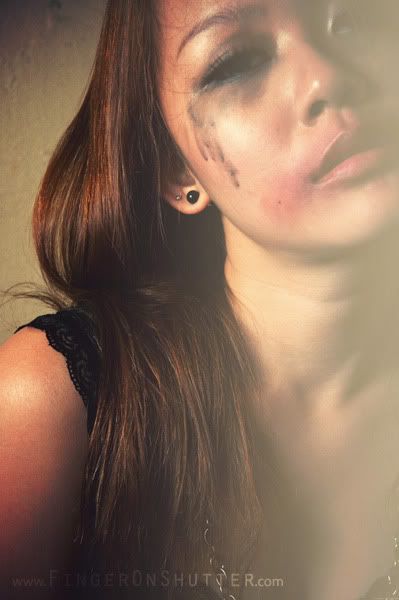 http://i575.photobucket.com/albums/ss200/shutterfingers/Model%20Photoshoot/Nicole%20Mok/Model%20Photos/a8346a13.jpg?t=1276058145