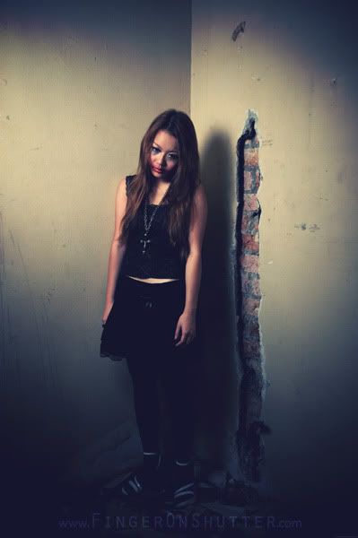 http://i575.photobucket.com/albums/ss200/shutterfingers/Model%20Photoshoot/Nicole%20Mok/Model%20Photos/bf980773.jpg?t=1276058056
