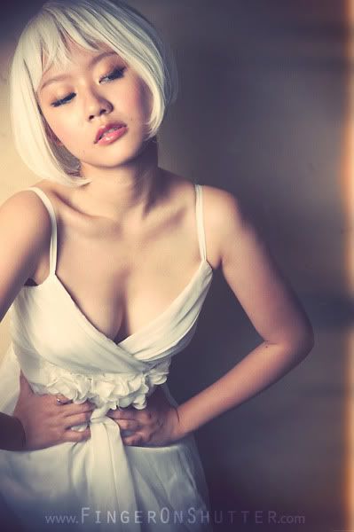 http://i575.photobucket.com/albums/ss200/shutterfingers/Model%20Photoshoot/Nicole%20Mok/Model%20Photos/cfeacc89.jpg?t=1274872913
