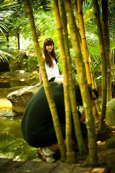 http://i575.photobucket.com/albums/ss200/shutterfingers/Model%20Photoshoot/Wen%20San/68641267.jpg?t=1276828684