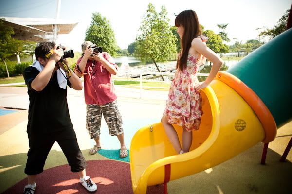 http://i575.photobucket.com/albums/ss200/shutterfingers/Model%20Photoshoot/Wen%20San/ac2df778.jpg?t=1276825821