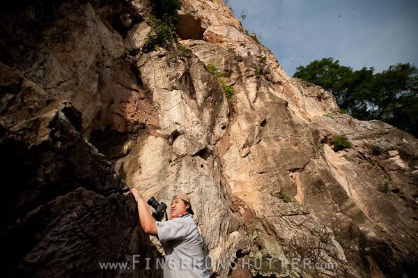 http://i575.photobucket.com/albums/ss200/shutterfingers/Weddings/RockClimbing/1af3bd00.jpg?t=1305249641