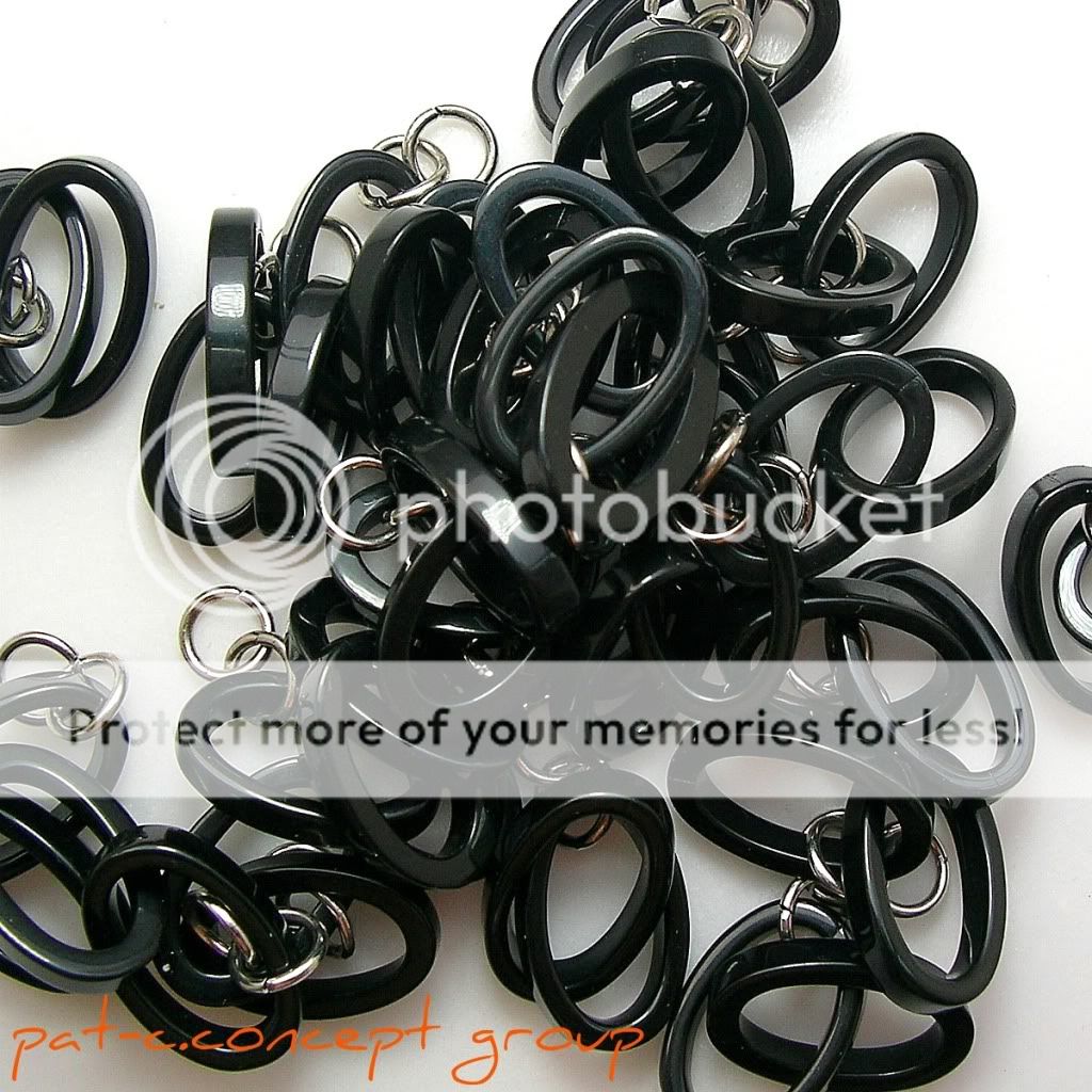 Black Plastic Rings Ornament with Metal Chain for Christmas Tree Decor 
